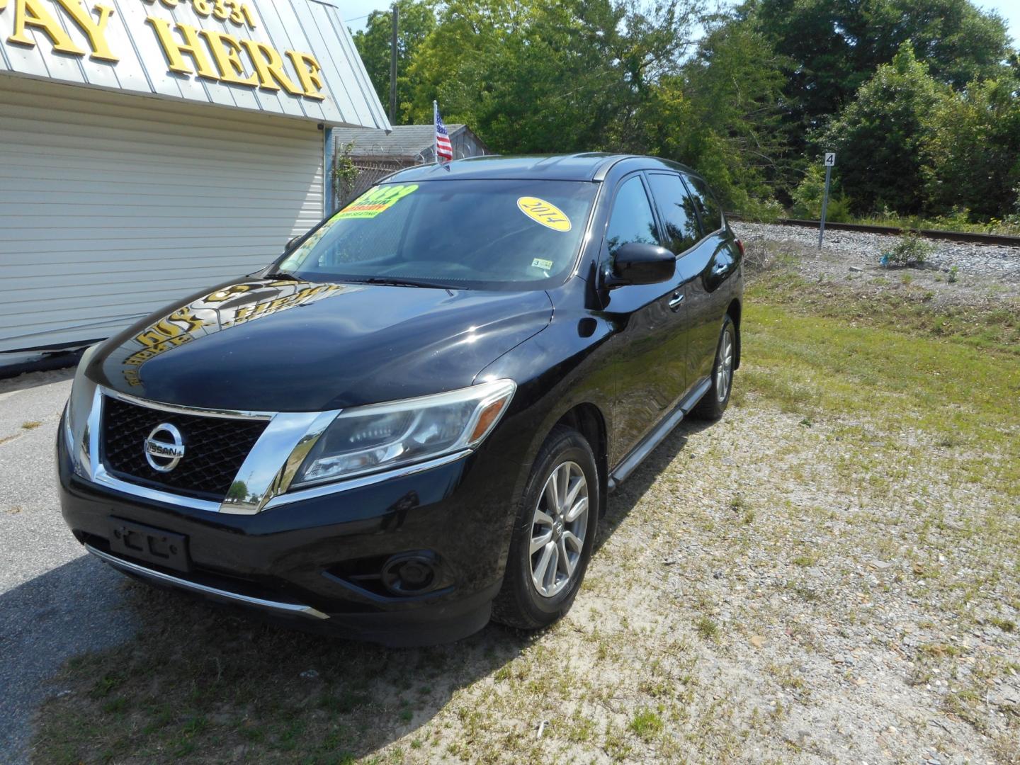 2014 Black Nissan Pathfinder S 4WD (5N1AR2MM7EC) with an 3.5L V6 DOHC 24V engine, Continuously Variable Transmission transmission, located at 2553 Airline Blvd, Portsmouth, VA, 23701, (757) 488-8331, 36.813889, -76.357597 - ***VEHICLE TERMS*** Down Payment: $1499 Weekly Payment: $110 APR: 23.9% Repayment Terms: 42 Months *** CALL ELIZABETH SMITH - DIRECTOR OF MARKETING @ 757-488-8331 TO SCHEDULE YOUR APPOINTMENT TODAY AND GET PRE-APPROVED RIGHT OVER THE PHONE*** - Photo#1